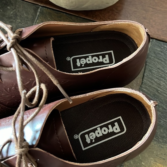PROPET Chantel brown leather slip resistant shoes.  Size 8 EUC like new! - Picture 3 of 5